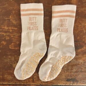 Pilates Honey "Butt First" Pilates Grip Socks, S/M, GUC